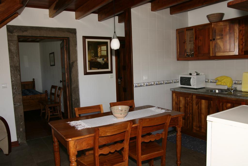 Quinta Dos Figos "5 Trevos Gold" Villa Praia da Vitoria Ruang foto