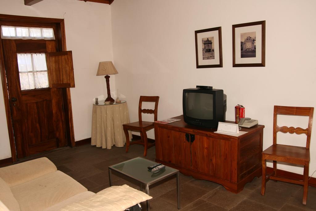 Quinta Dos Figos "5 Trevos Gold" Villa Praia da Vitoria Ruang foto